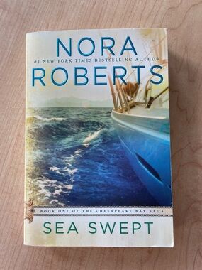 🌻3/$20 Nora Roberts "Sea Swept" Paperback